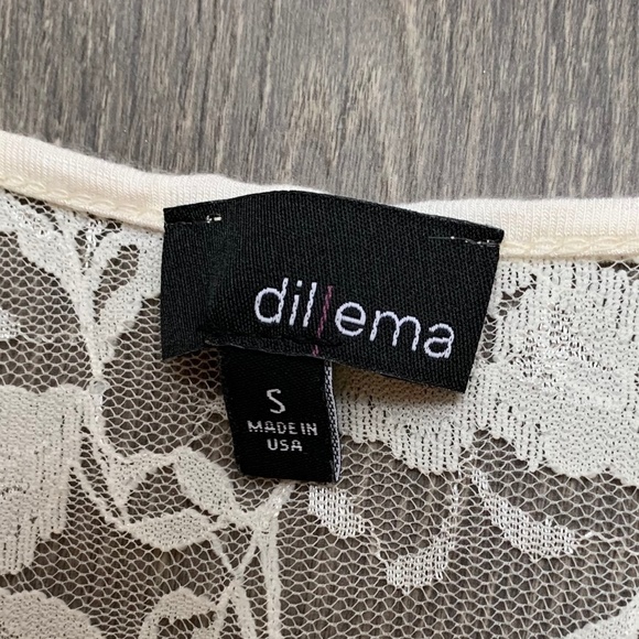 Aritzia Dilemma Lace T-Shirt Blouse Top Short sleeve Ivory Cream Flowy Size S - Picture 9 of 13